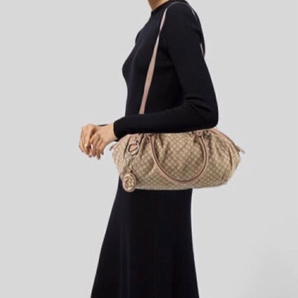 Authentic Gucci tote with strap - Picture 4 of 16